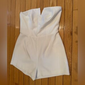 NWT Forever 21 size medium jumpsuit/romper in white with exposed back zipper.